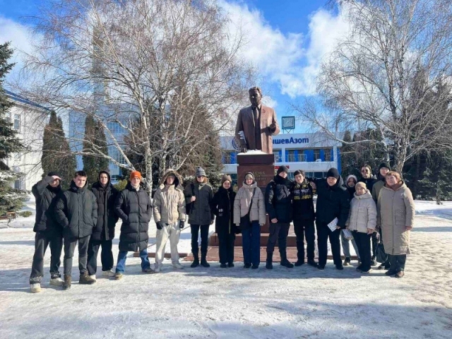 Ученики 11А класса посетили ПАО "КуйбышевАзот"
